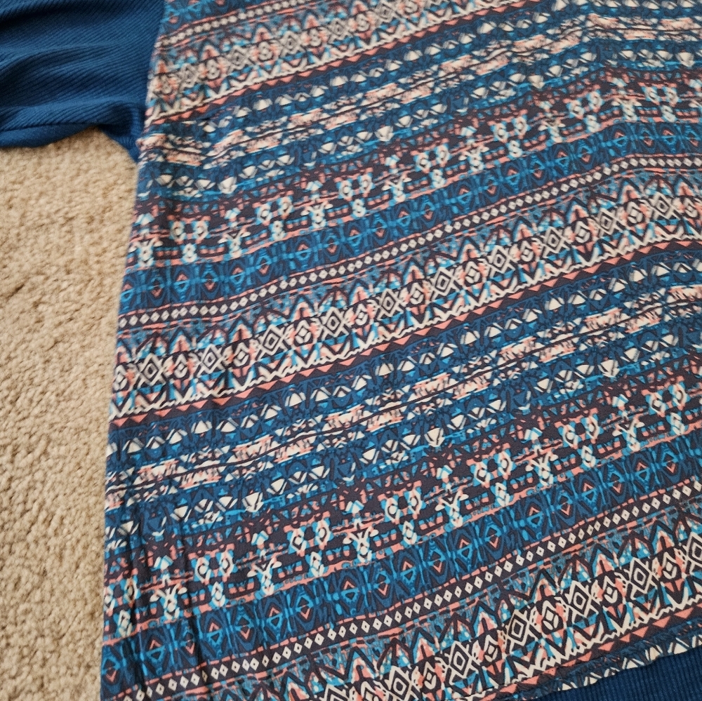 Bit & Bridle Women's Size 3x Teal and White Aztec Patterned Blouse - Picture 2 of 12